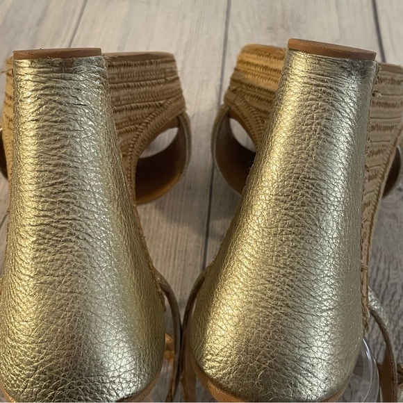 UGG woven straw platform wedge sandals with gold T-strap ankle strap, size 9.5 - Picture 7 of 14